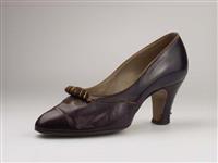 01973.1.jpg; 01973; instapper met opengewerkt voorblad; pump