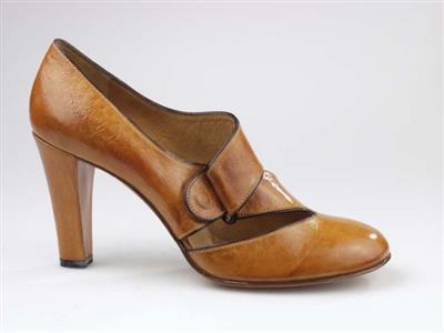 02022.jpg; 02022; 'Karin'. Inzending voor de International Shoe Design Competition (I.S.D.C.) van 1978.; bandschoen