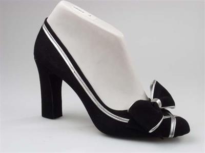 02072.jpg; 02072; 'Lucille 3'. Inzending voor de International Shoe Design Competition (I.S.D.C.) van 1978. Ingezonden met 03078 en mogelijk ook 05853..; pump