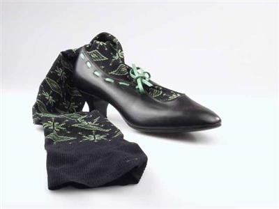 02112.jpg; 02112; Schoen met lange gebreide kous met jaquardmotieven; kouslaars