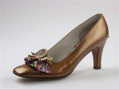 02113.jpg; 02113; 'Lucky 3'. Inzending voor de International Shoe Design Competition (I.S.D.C.) van 1967. Ingezonden met 02953 en 04212.; pump