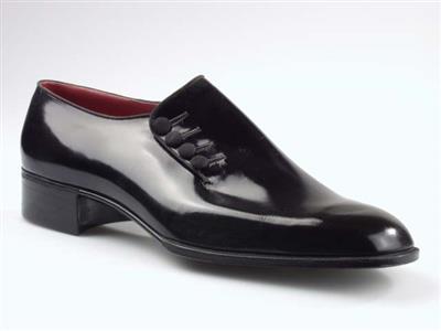 02131.jpg; 02131; 'Labor 3'. Inzending voor de International Shoe Design Competition (I.S.D.C.) van 1967. Winnaar van de I.S.N. wisselbeker (hoofdprijs). Ingezonden met 03805.; smokingschoen