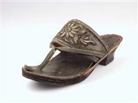 02335.jpg; 91996; Zeer uitgebreid servies met schoenenafbeeldingen uit de collectie van het Schoenenmuseum; servies