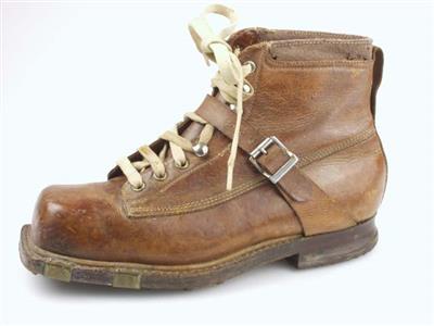 02420.jpg; 02420; hoge schoen met derbysluiting; derbybottine