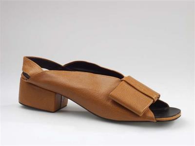 02560.jpg; 02560; 'Alvis 1'. 1969. Ingezonden met 03797 en 03161.; slingback