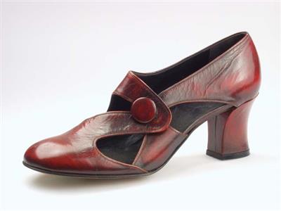 02561.jpg; 02561; 'Marco 2'. Inzending voor de International Shoe Design Competition (I.S.D.C.) van 1971. Ingezonden met 03973.; bandschoen