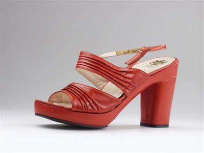 02568.jpg; 02568; sandaal met wreefband, enkelbinding en gespsluiting; sandalet