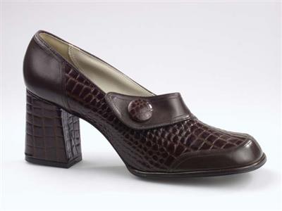 02902.jpg; 02902; 'Seven 2'. Inzending voor de International Shoe Design Competition (I.S.D.C.) van 1970. Ingezonden met 05714 en 06980.; loafer