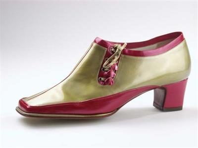 02953.jpg; 02953; 'Lucky I'. Inzending voor de International Shoe Design Competition (I.S.D.C.) van 1967. Ingezonden met 02113 en 04212.; rijgmolière