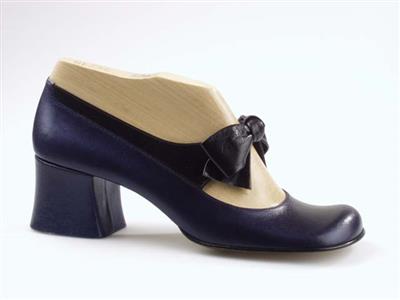 02954.jpg; 02954; '1 AB'. Inzending voor de International Shoe Design Competition (I.S.D.C.) van 1970. Ingezonden met 04525 en 02952.; bandschoen