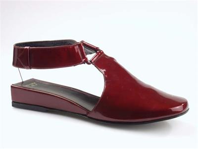 02961.jpg; 02961; 'Pe-Jule 2'. Inzending voor de International Shoe Design Competition (I.S.D.C.) van 1967. Ingezonden met 00201.; slingback