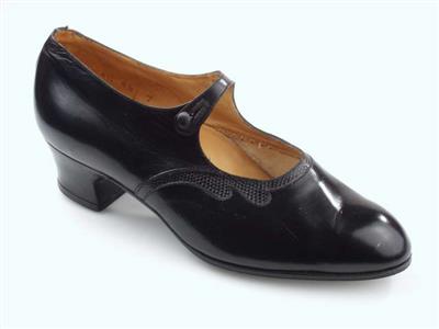 03064.jpg; 03064; bandschoen met knoopsluiting; bandschoen