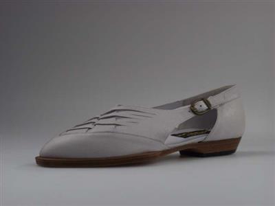 03131.jpg; 03131; schoen met gespsluiting; bandschoen