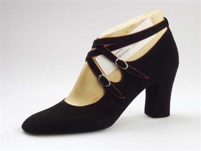 03156.jpg; 03156; 'Personalitá 1'. Winnaar 4de prijs bij de International Shoe Design Competition (I.S.D.C.) van 1971. Ingezonden met 07268.; bandschoen