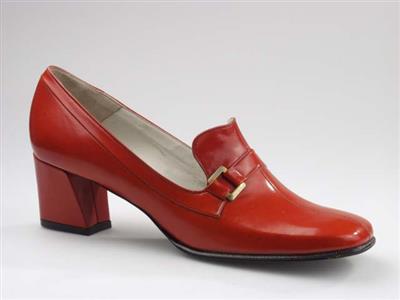 03157.jpg; 03157; 'Kingsley'. Inzending voor de International Shoe Design Competition (I.S.D.C.) van 1969. Ingezonden met 00949.; pump