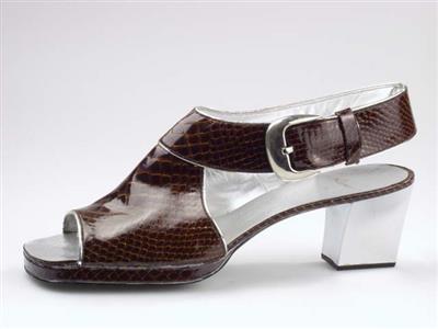 03158.jpg; 03158; 'Tweenee 3'. Inzending voor de International Shoe Design Competition (I.S.D.C.) van 1970. Ingezonden met 00095 en 00737.; Sandaal