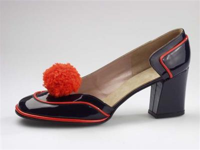 03186.jpg; 03186; 'Jacky'. Inzending voor de International Shoe Design Competition (I.S.D.C.) van 1969; pump