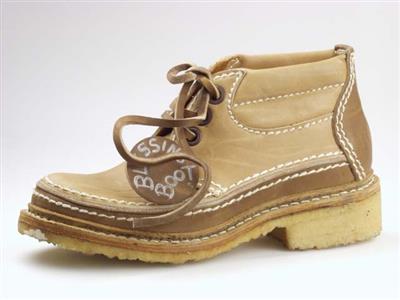 03351.jpg; 03351; 'Blessing Boot 2'. Waarschijnlijk inzending voor .... 1978. Ingezonden met 00924.; derbymolière