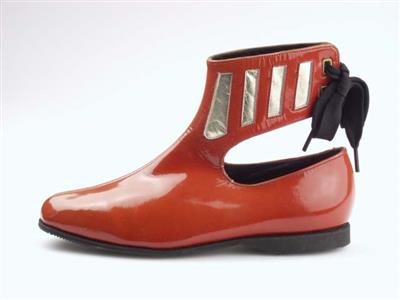 03624.jpg; 03624; 'Biarritz 2'. Inzending voor de International Shoe Design Competition (I.S.D.C.) van 1967.; rijgbottine