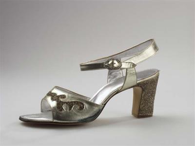 03635.jpg; 03635; 'Saint'. Inzending voor de International Shoe Design Competition (I.S.D.C.) van 1969.; sandalet