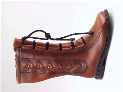 03641.jpg; 03641; 'Apache'Inzending voor de International Shoe Design Competition (I.S.D.C.) van 1968.; rijgbottine