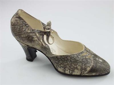 03678.jpg; 03678; bandschoen met gespsluiting; bandschoen