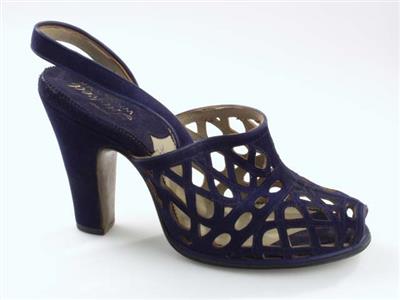 03692.jpg; 03692; slingback met asymmetrische hielband; slingback