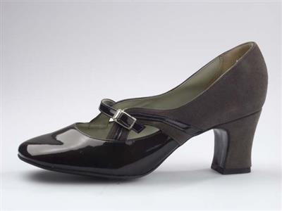 03791.jpg; 03791; 'Pilgrim 1'. Inzending voor de International Shoe Design Competition (I.S.D.C.) van 1969. Ingezonden met 05984 en 00175.; bandschoen