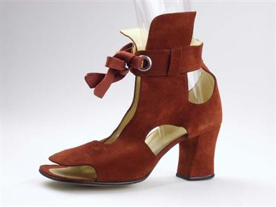 03794.jpg; 03794; 'Rinaldo 4'. Inzending voor de International Shoe Design Competition (I.S.D.C.) van 1971. Ingezonden met 07259, 07430 en 07427.; tangoschoen