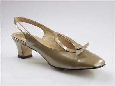 03799.jpg; 03799; 'Ashley 3'. Inzending voor de International Shoe Design Competition (I.S.D.C.) van 1967. Ingezonden met 04530 en 00173; slingback