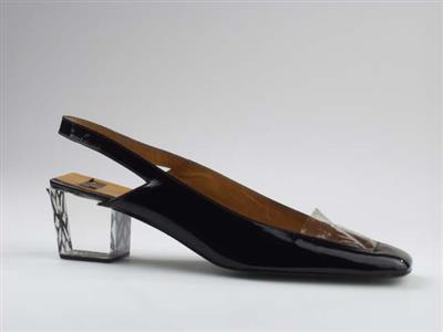 03925.jpg; 03925; 'Pop'. Inzending voor de International Shoe Design Competition (I.S.D.C.) van 1969.; slingback