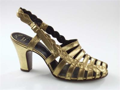 03958.jpg; 03958; Slingback gemaakt voor de grote schoenententoonstelling te Waalwijk van 1948; slingback