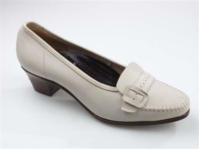 04253.jpg; 04253; instapper met handgenaaide spiegel; loafer