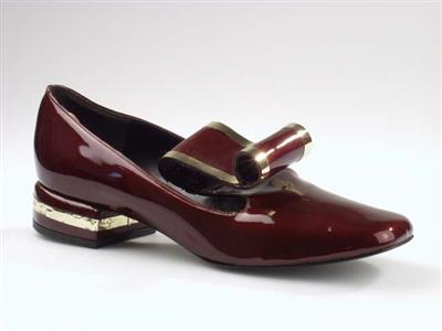 04461.jpg; 04461; 'Mostyn'. Inzending voor de International Shoe Design Competition (I.S.D.C.) van 1967.; pump