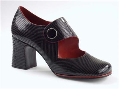 04515.jpg; 04515; 'Esther'. Inzending voor de International Shoe Design Competition (I.S.D.C.) van 1969.; bandschoen