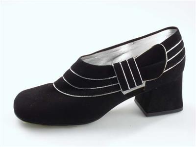 04539.jpg; 04539; 'Lydell 2'. Inzending voor de International Shoe Design Competition (I.S.D.C.) van 1970. Ingezonden met 04331.; pump