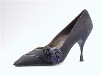 04567.jpg; 04567; instapper met stilettohak en met zijden en suede bloemgarnering; pump