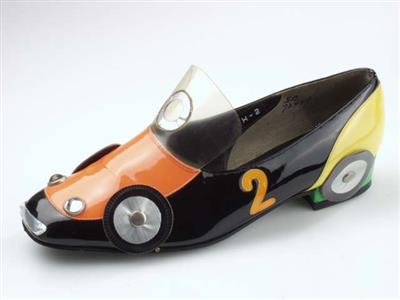 04936.jpg; 04936; 'Race Car', schoen gemodelleerd als race auto.; loafer