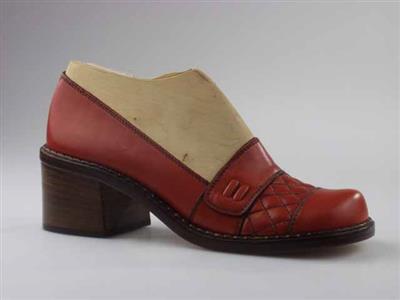 05213.jpg; 05213; Damesschoen pullover met decoratie wreefband en doorgestikt voorblad; loafer