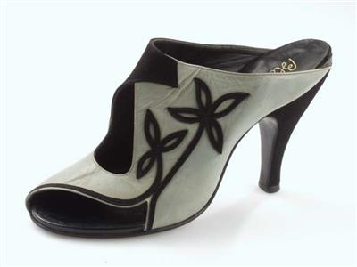 05234.jpg; 05234; instapper met open teen; muil