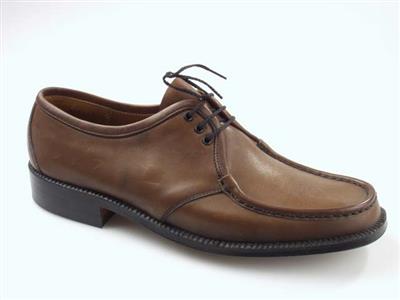 05465.jpg; 05465; 'Guillaume 1'. Inzending voor de International Shoe Design Competition (I.S.D.C.) van 1967. Ingezonden met 02471.; derbymolière