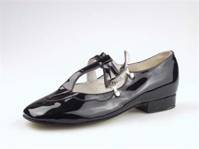 05523.jpg; 05523; 'Robby I'. Inzending voor de International Shoe Design Competition (I.S.D.C.) van 1967. Ingezonden met 00185 en 05482.; T-bandschoen