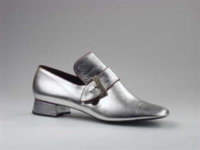 05702.jpg; 05702; '652'. Inzending voor de International Shoe Design Competition (I.S.D.C.) van 1967. Eervolle vermelding.; bandschoen