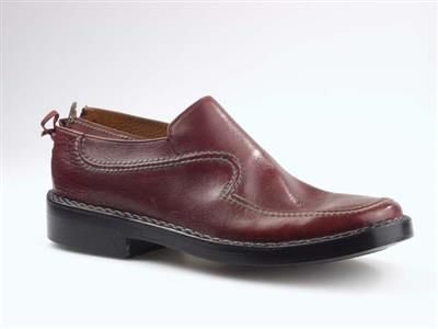 05713.jpg; 05713; 'Utopia'. Inzending voor de International Shoe Design Competition (I.S.D.C.) van 1970.; loafer