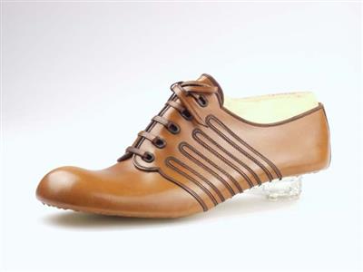 05716.jpg; 05716; 'Romeo 3'. Inzending voor de International Shoe Design Competition (I.S.D.C.) van 1971. Ingezonden met 05906, 06179 en 03976.; derbymolière