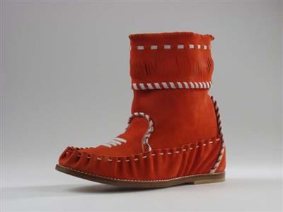 05799.jpg; 05799; 'Indian Hands'. enkellaars, mocassinstijl; enkellaars