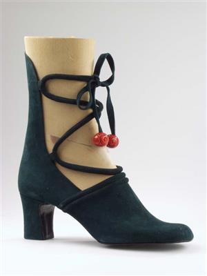 05814.jpg; 05814; 'Vanessa 2'. Inzending voor de International Shoe Design Competition (I.S.D.C.) van 1971. Ingezonden met 03569, 05815, 07260 en 07263.; tangoschoen