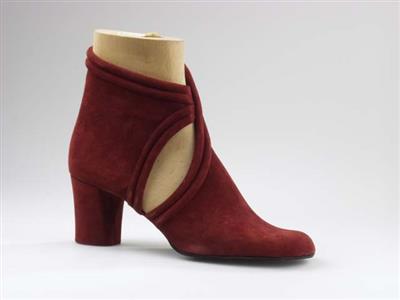 05815.jpg; 05815; 'Vanessa 3'. Inzending voor de International Shoe Design Competition (I.S.D.C.) van 1971. Ingezonden met 03569 en 05814, 07260 en 07263.; enkellaars