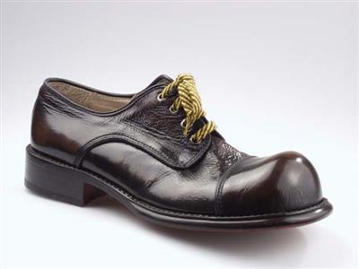 05952.jpg; 05952; 'Scarpantibus'. Inzending voor de International Shoe Design Competition (I.S.D.C.) van 1971. Vermoedelijk ingezonden met 00014.; derbymolière