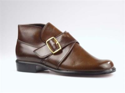 05990.jpg; 05990; 'Mark 1'. Inzending voor de International Shoe Design Competition (I.S.D.C.) van 1970. Beloond met de 5de prijs. Ingezonden met 05712.; bandschoen